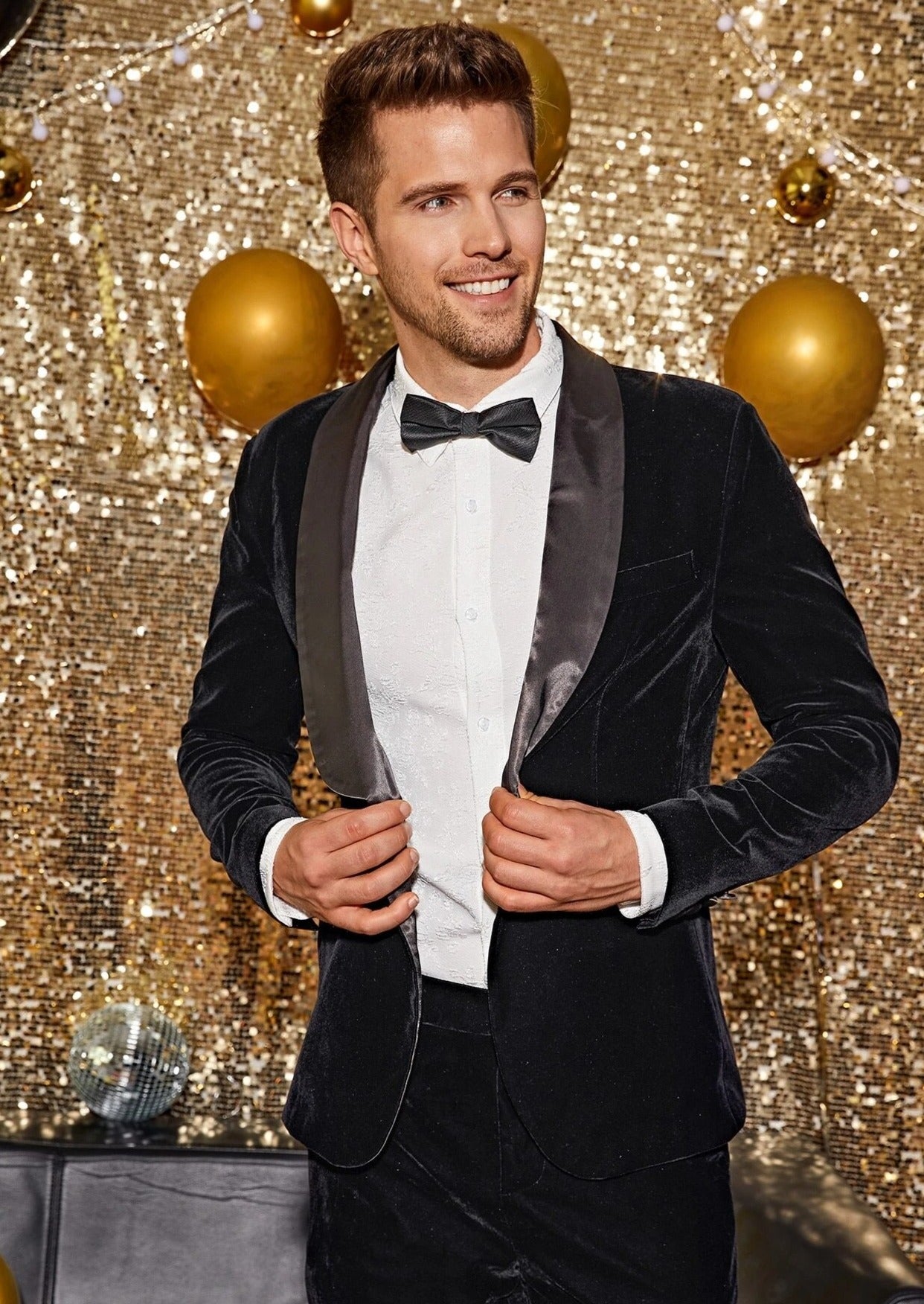 Black velvet tuxedo outlet suit