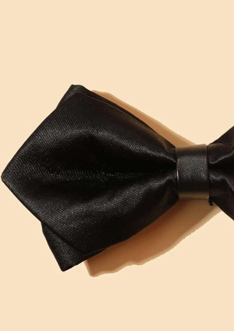 Black two layered bow tie